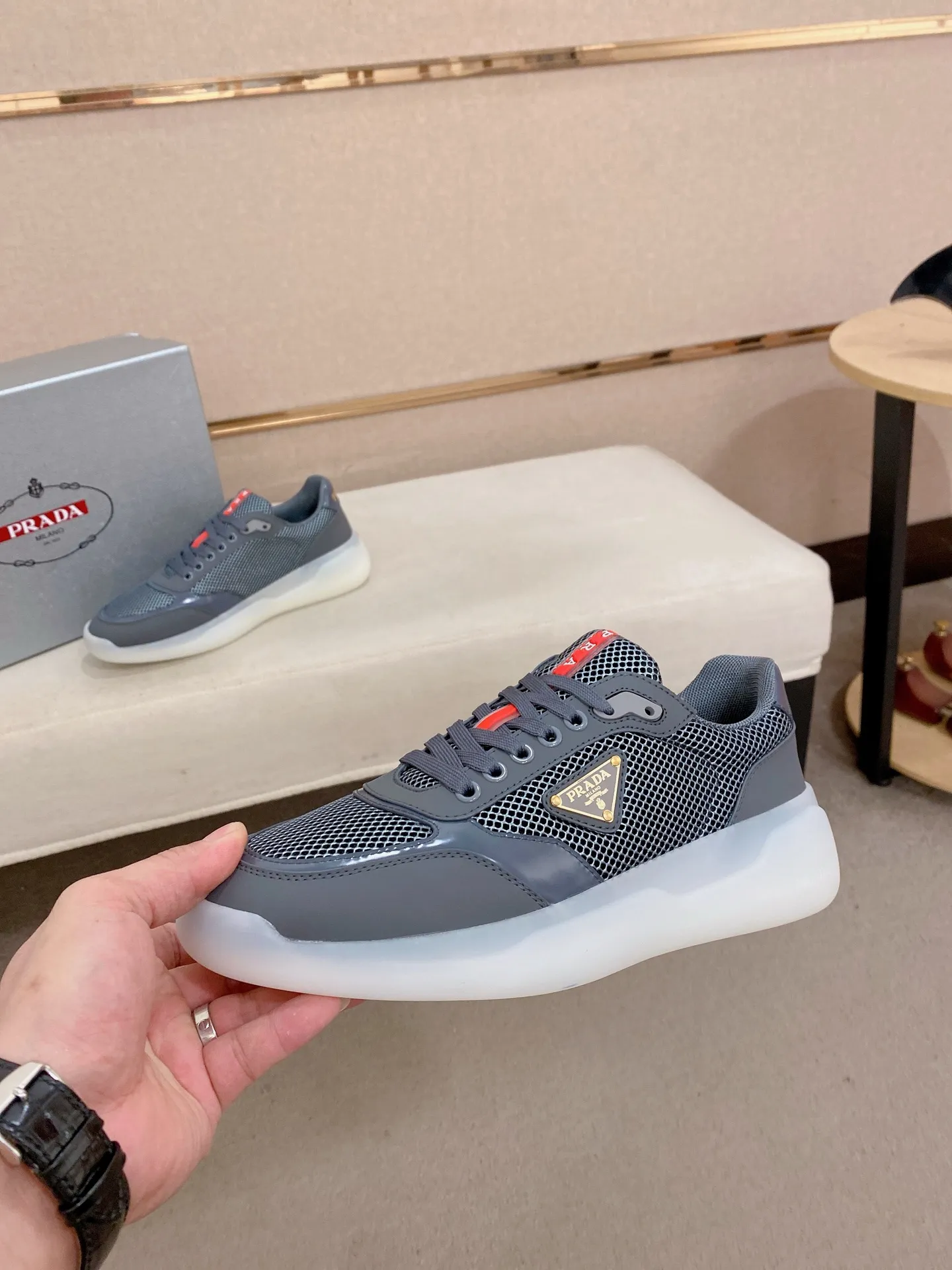 Men's shoes 💰 620💰 ✔️✔️✔️Higher version High-quality new PRADA (Prada) counters are launched simultaneously. The new men's shoes and 😘fabric are made of high-tech glue-making technology. Lining: Full cowhide lining. 👍🏿 High-end ☄️ Air-cushion molded anti-slip foam outsole, exquisite lines, simple and elegant, comfortable and high-end for leisure travel. Code number: 38 to 44 (45 can be customized and cannot be returned or exchanged)